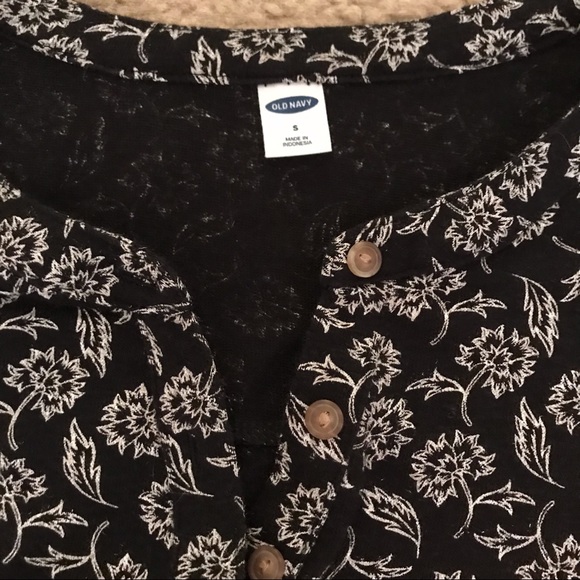 2 Old Navy Linen-Blend Jersey Henley Tops Small - Picture 3 of 4